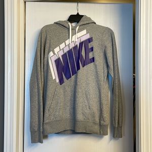 Like new women’s Nike hoodie